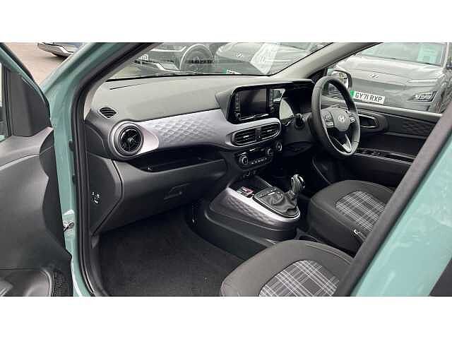Hyundai i10 i10 5Dr HAT 1.2 MPi 79ps Premium NAV AU