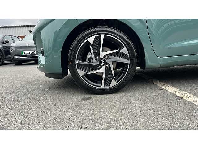 Hyundai i10 i10 5Dr HAT 1.2 MPi 79ps Premium NAV AU