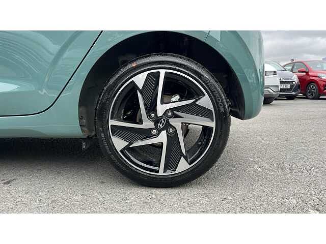 Hyundai i10 i10 5Dr HAT 1.2 MPi 79ps Premium NAV AU