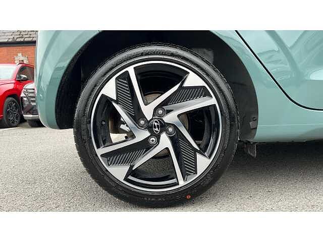 Hyundai i10 i10 5Dr HAT 1.2 MPi 79ps Premium NAV AU