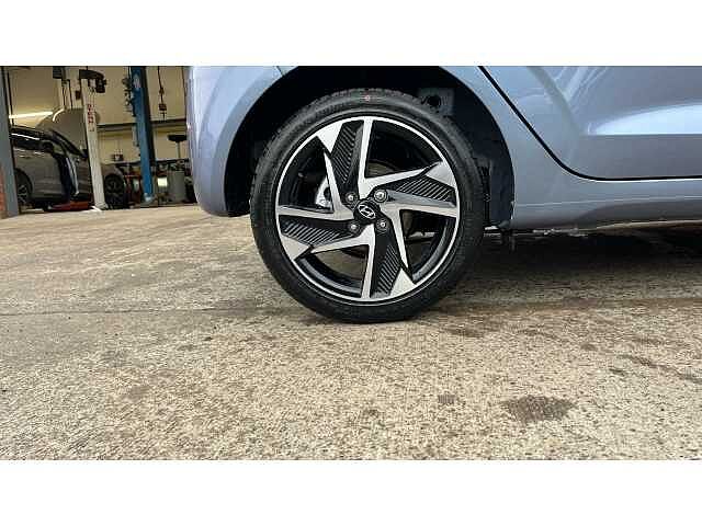 Hyundai i10 i10 5Dr HAT 1.2 MPi 79ps Premium NAV AU