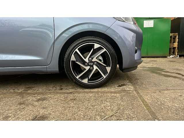 Hyundai i10 i10 5Dr HAT 1.2 MPi 79ps Premium NAV AU