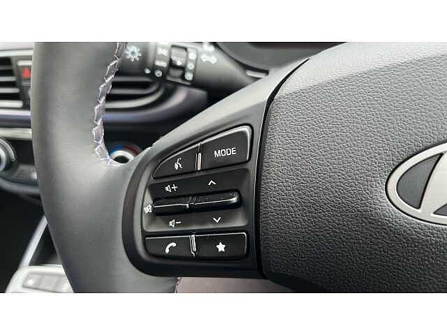 Hyundai i10 i10 5Dr HAT 1.2 MPi 79ps Premium NAV AU