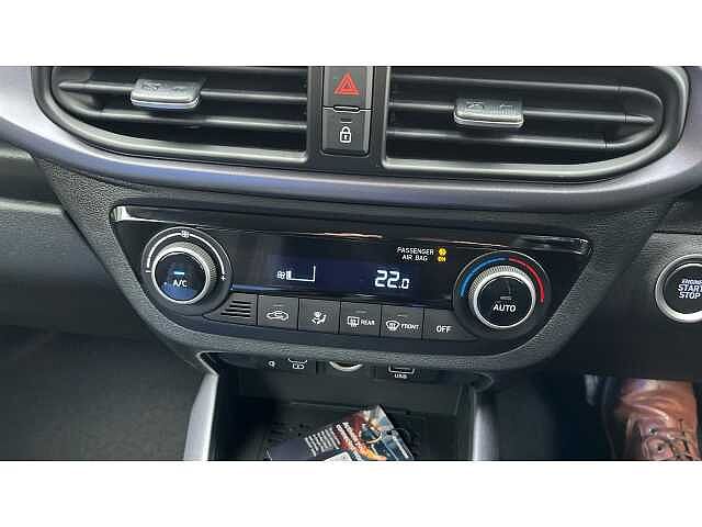 Hyundai i10 i10 5Dr HAT 1.2 MPi 79ps Premium NAV AU