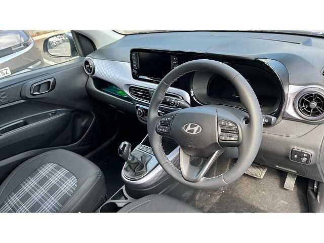 Hyundai i10 i10 5Dr HAT 1.2 MPi 79ps Premium NAV AU
