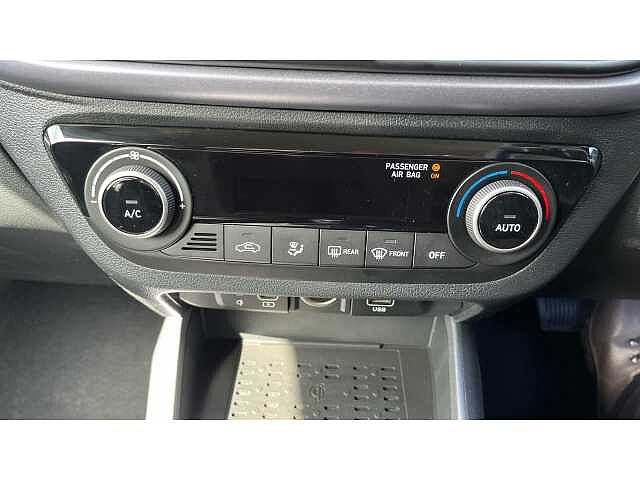 Hyundai i10 i10 5Dr HAT 1.2 MPi 79ps Premium NAV AU