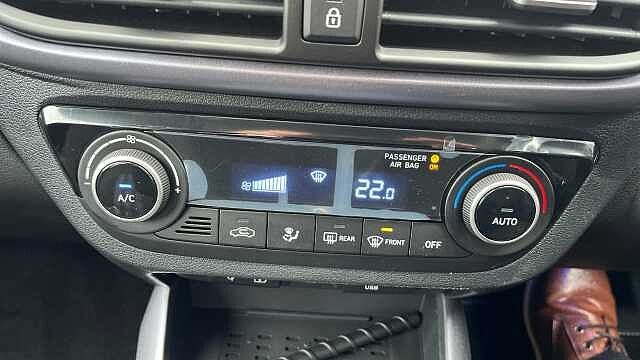 Hyundai i10 i10 5Dr HAT 1.2 MPi 79ps Premium NAV AU